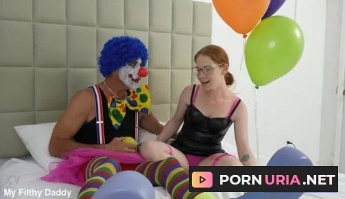 Amy Quinn - Kinko the Clown has a pee party with lil Amy [FullHD 1080p] 520.4 MB