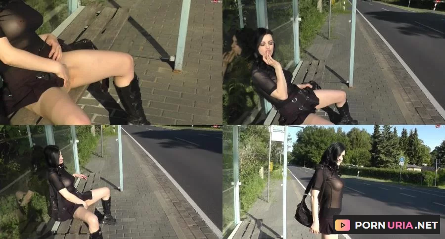 Alissa-Noir - Schamlos an der Bushaltestelle masturbiert 20 06 16 [Full HD] 71.48 MB