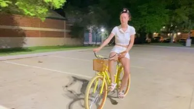 PeachyPoppy - Pissing While Riding My Bike [FullHD 1080p] (Pee)